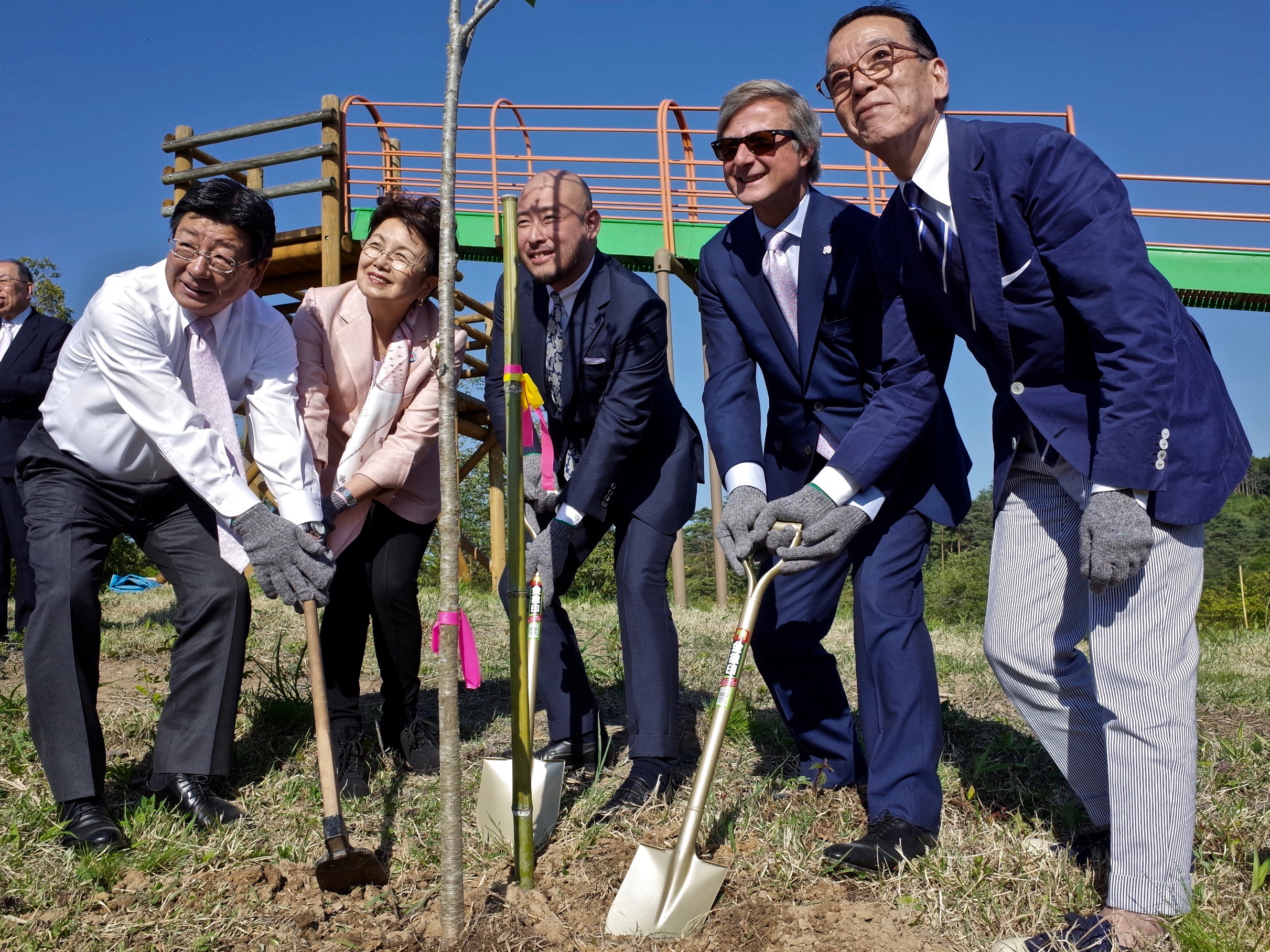 sakura_planting_2012.jpg